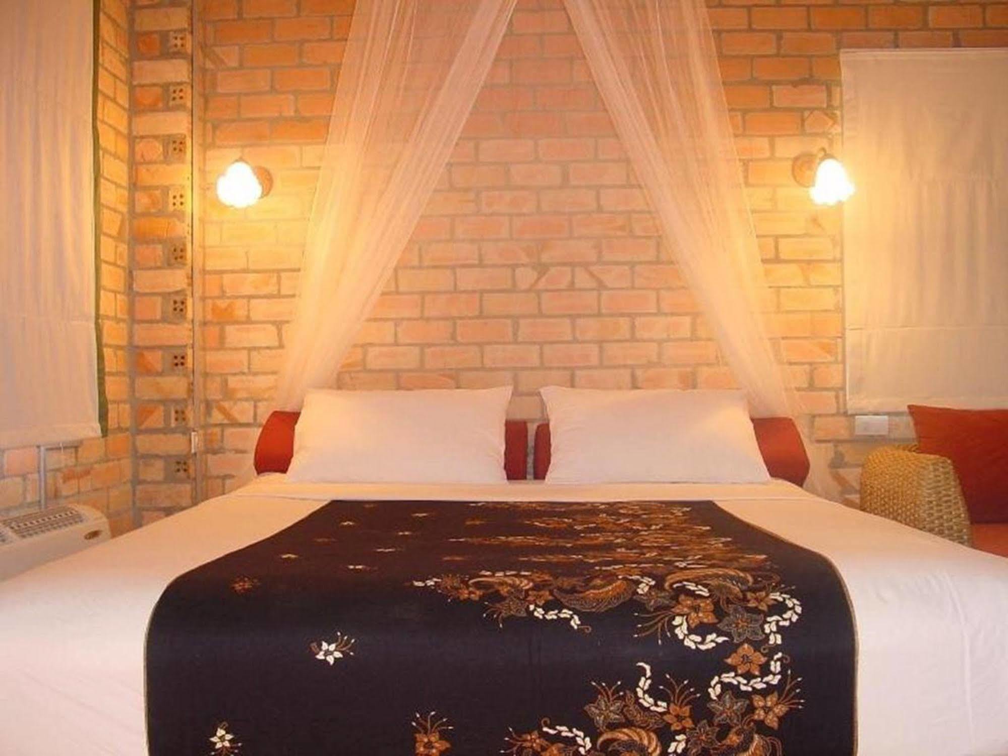 Sea Pines & Liberg Hotel Nai Yang Beach Екстериор снимка