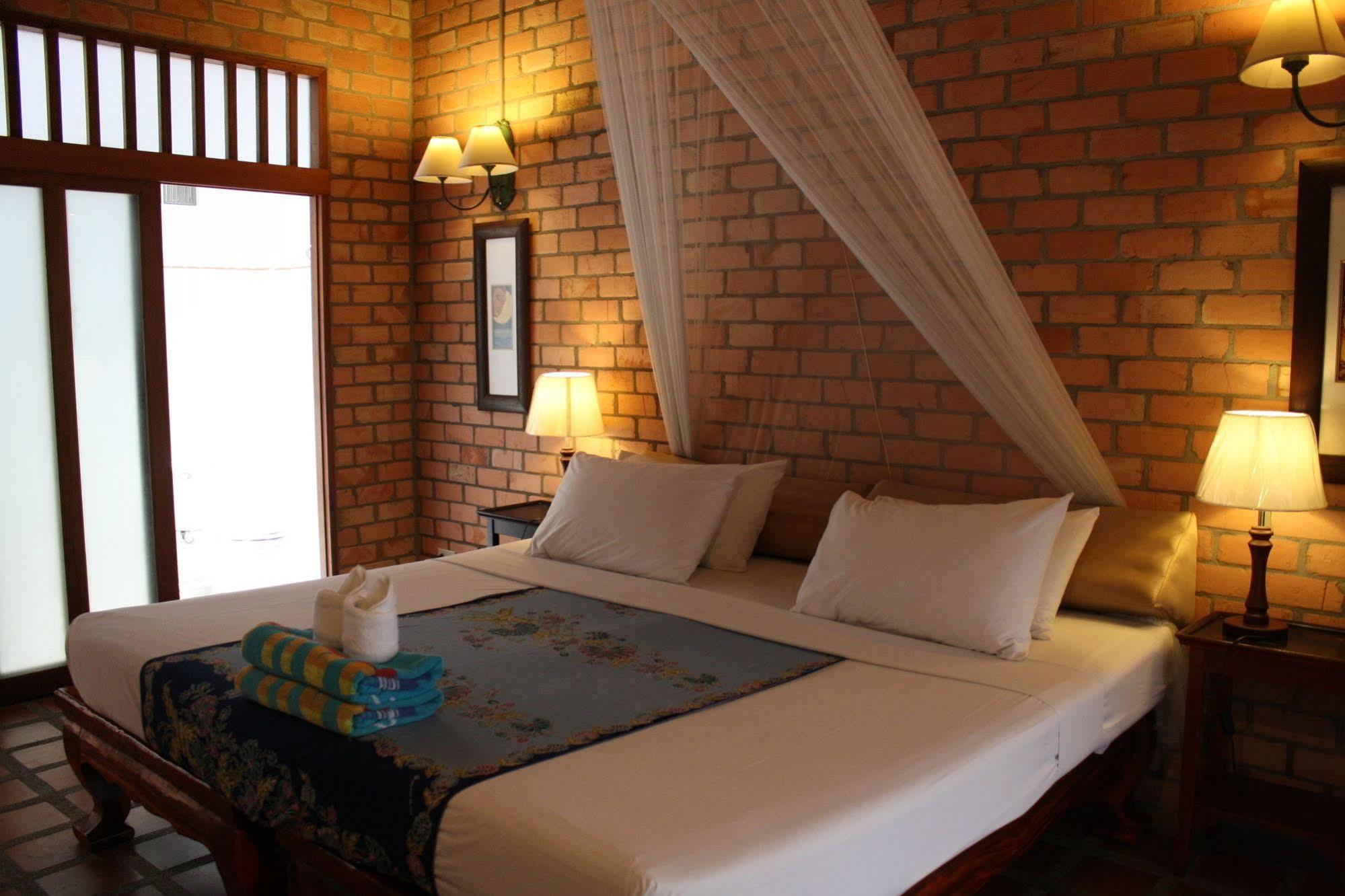 Sea Pines & Liberg Hotel Nai Yang Beach Екстериор снимка
